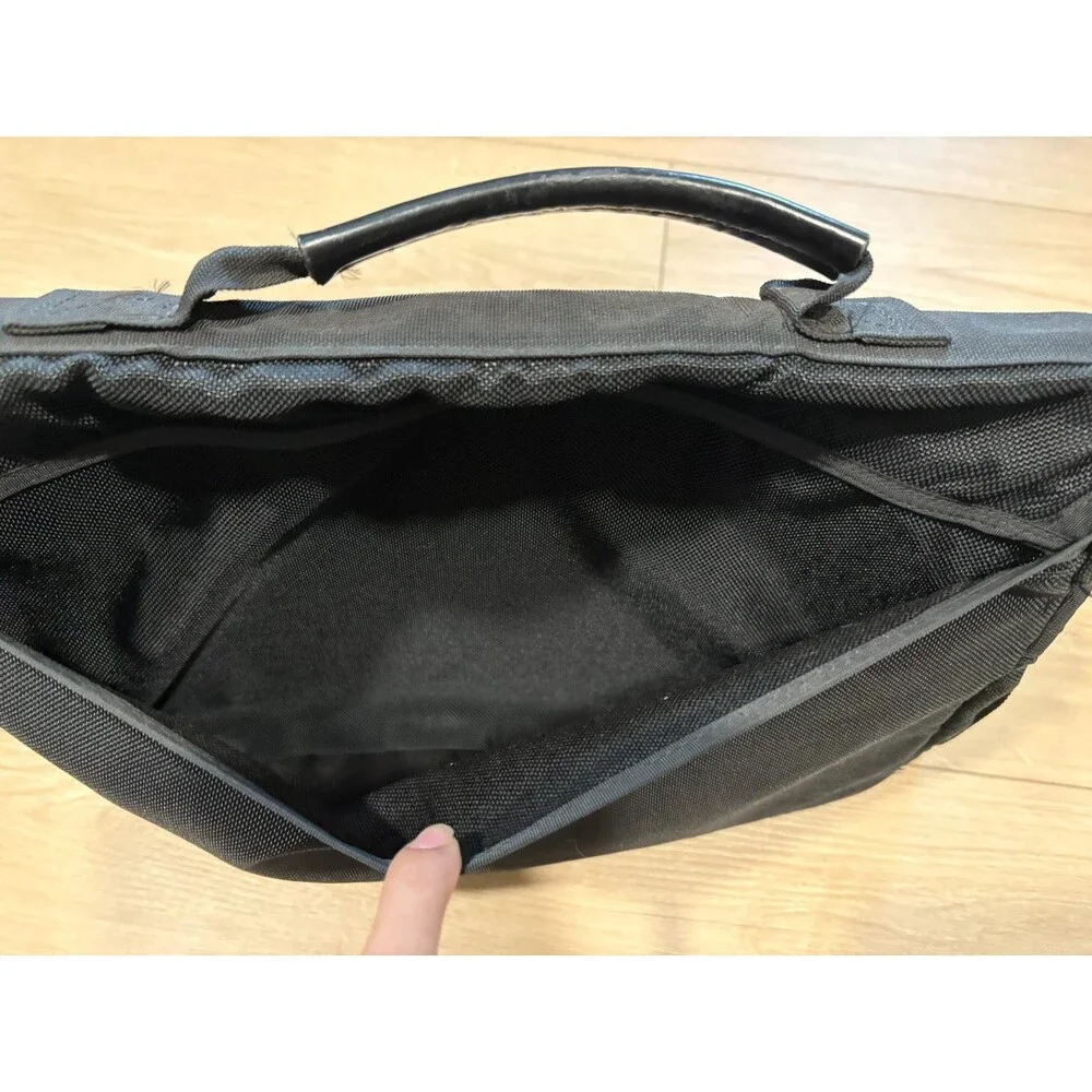 Patagonia Black Messenger Bag Flap Adjustable Strap Laptop Business Carry